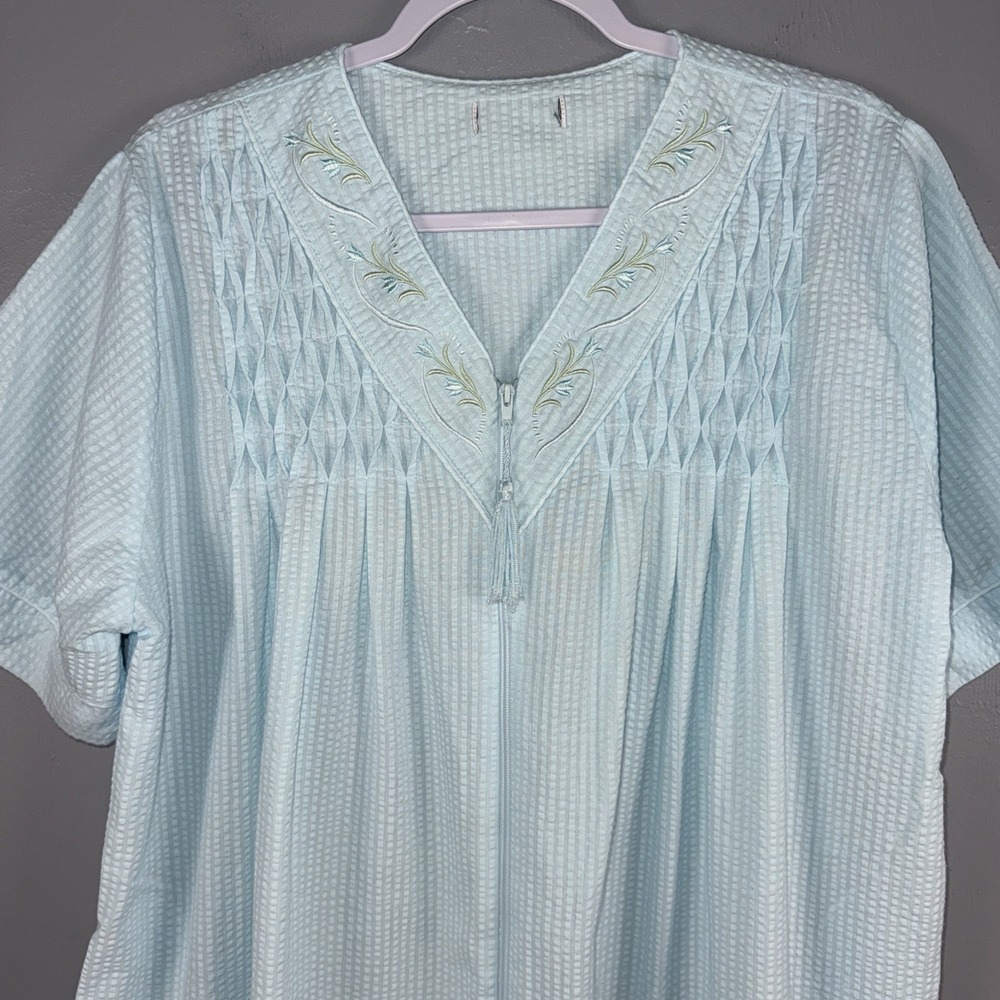 Seersucker Robe House Coat Women's *Large Light Blue Striped Zip Up Front *READ
